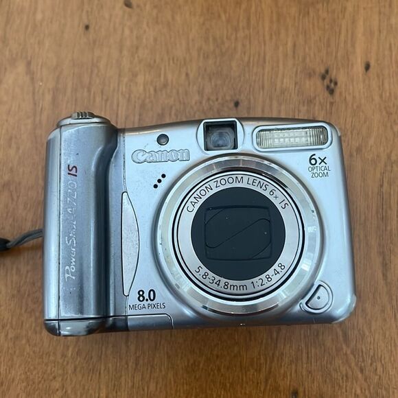 Canon PowerShot A720 IS Digital Camera - Picture 2 of 6